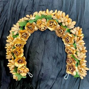 Artificial flower garland for hair dressing